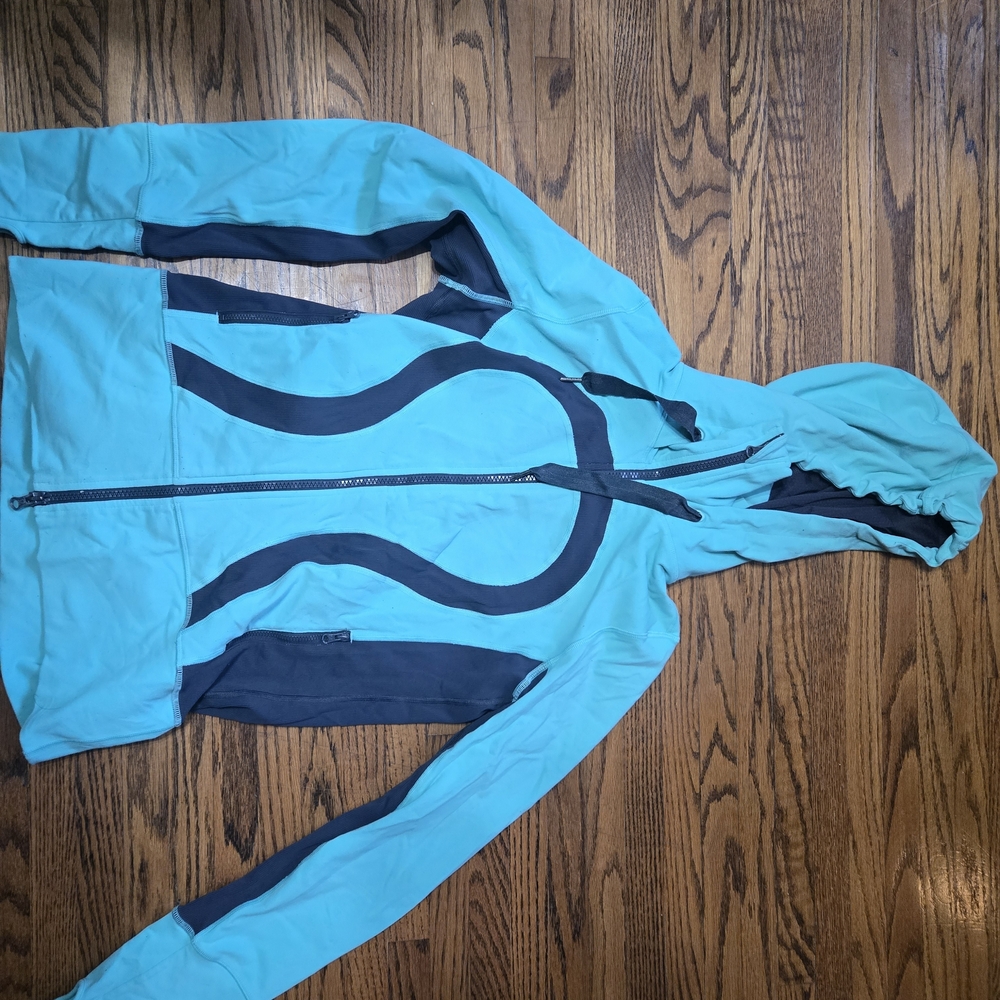 lululemon athletica green and Black Women's Sweater